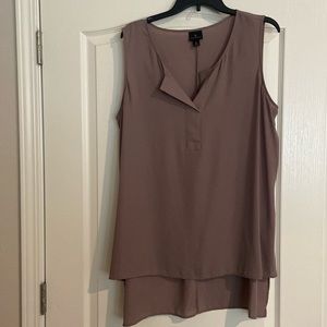 Like new! Uneven hem flowy tank top